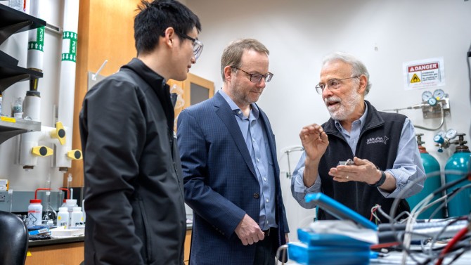 Qihao Li, Geoff Coates and Héctor Abruña