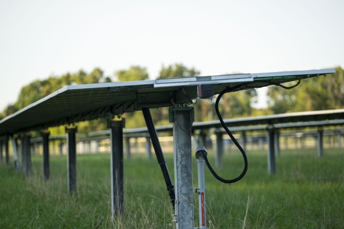 Adjustable-tilt solar panels