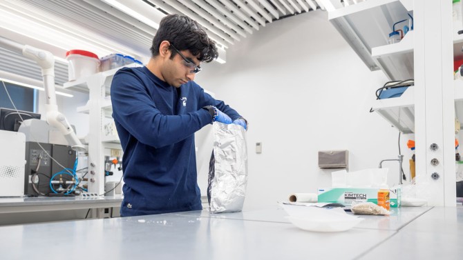 Seth took a decidedly DIY approach for Solar-Tune by using barbecue bags, Glauber’s salt, Gorilla Glue and metal shavings.